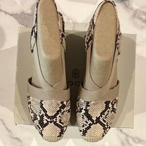 Bandolino Beige and Brown Snakeskin Design Wedge Size 8M